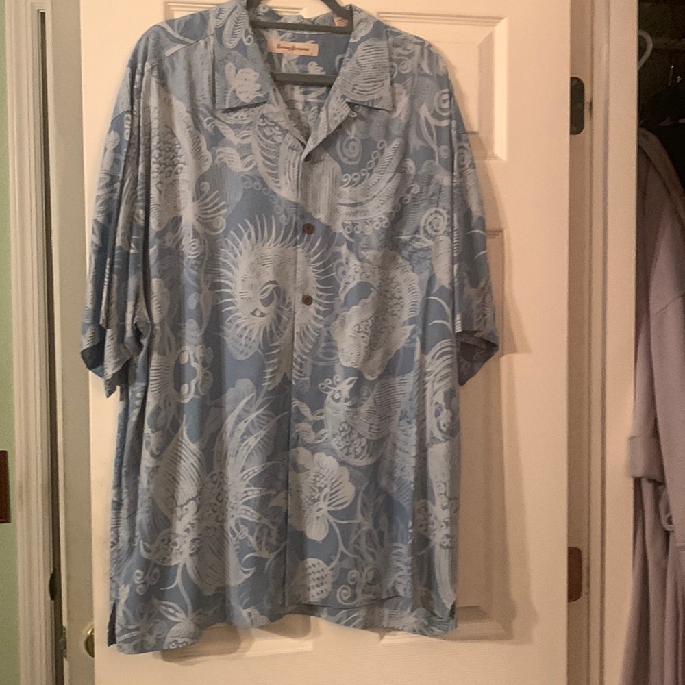 Tommy Bahama mens button down casual shirt